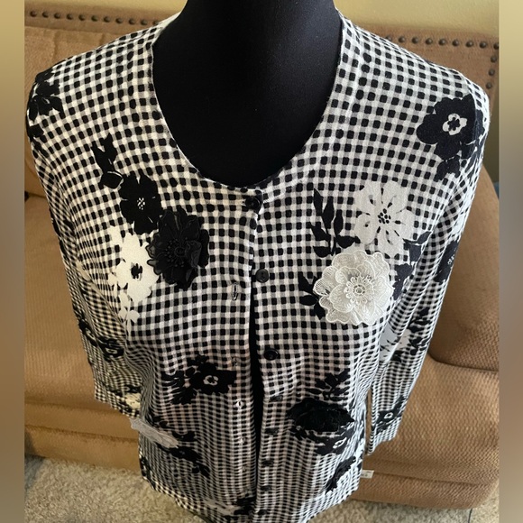 Charter Club NWT  black and white appliqué floral cardigan  - checkered sz L - Picture 6 of 9